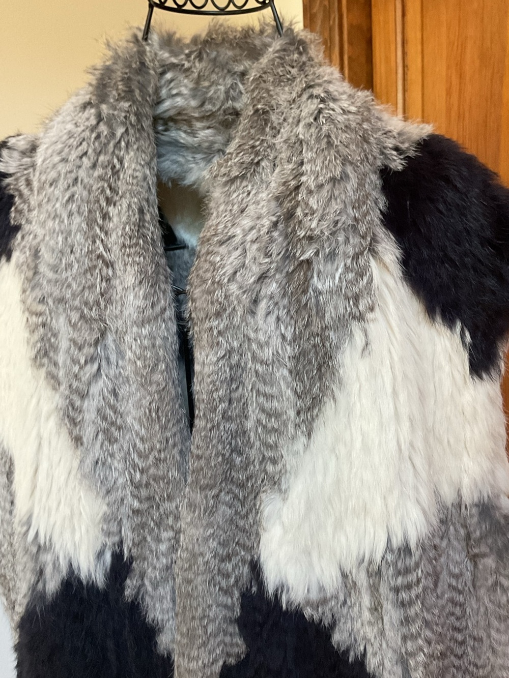 Vince 100% Rabbit Fur vest - Picture 3 of 8